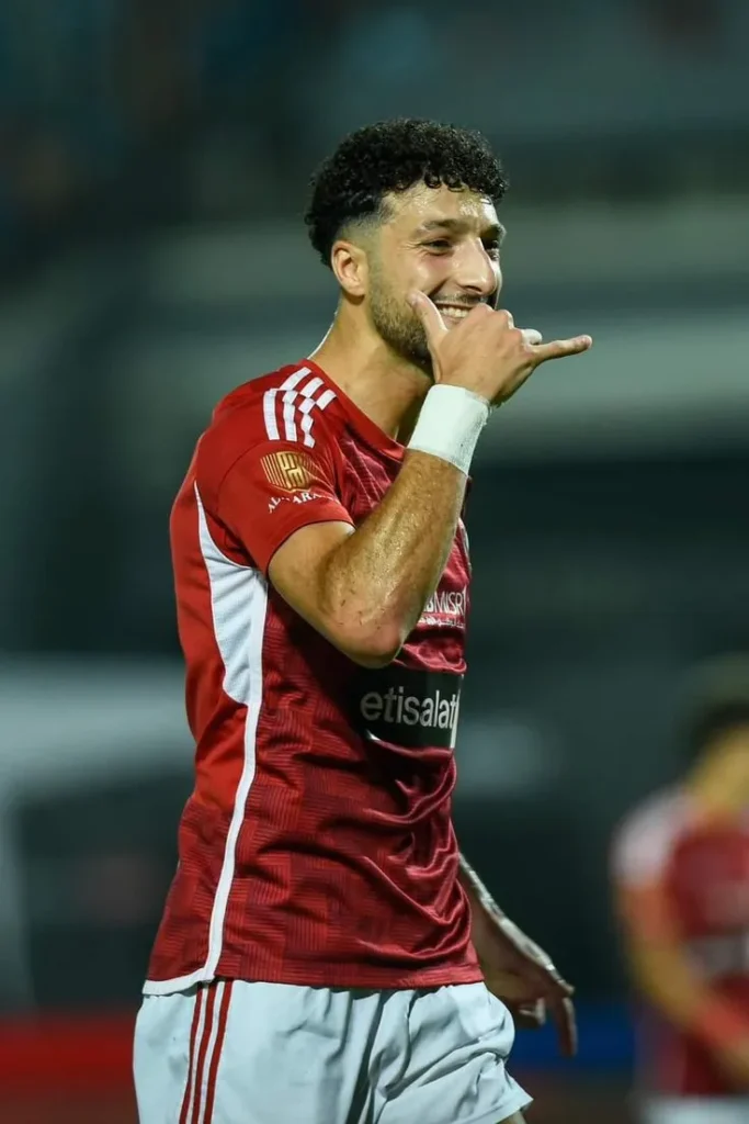 الأهلي يُتوج بلقب الدوري المصري للمرة الـ45 بسداسية ساحقة في شباك فاركو