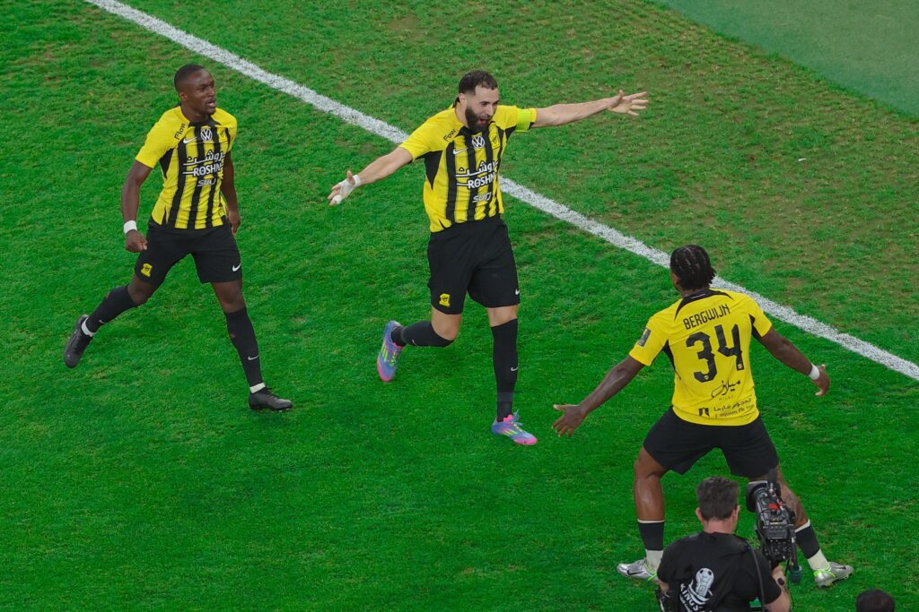 احتفال لاعبي الاتحاد ضد القادسية في نهائي كاس الملك