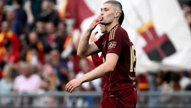 artem dovbyk of as roma celebrat روما يستضيف ميلان في ليلة مصيرية في الدوري الإيطالي!