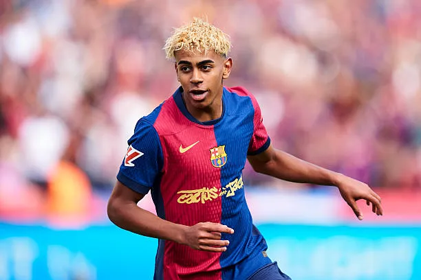 barcelona spain lamine yamal of 3 هل كان لامين يامال ليكسر هيمنة الجيل الذهبي؟!.. دافيد فيا يرد بصراحة