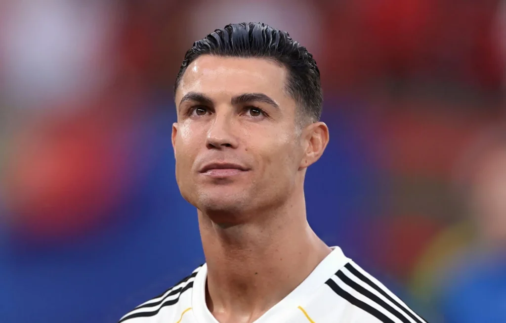 d1458679 d13a 4fa0 bf59 01aa7039 مفاجأة.. جماهير ريال مدريد تطالب بعودة كريستيانو رونالدو بلافتة نارية!