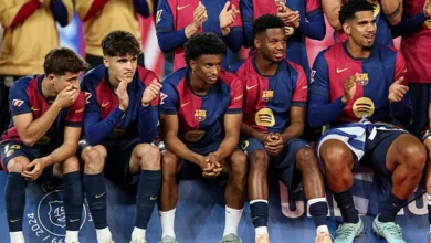 fc barcelona players celebrate t كارثة جديدة تضرب دفاع برشلونة قبل انطلاق الموسم الجديد!