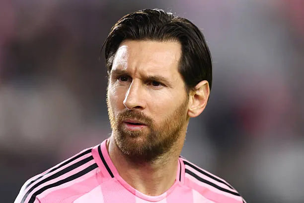 ليونيل ميسي لاعب انتر ميامي خلال مباراة انتر ميامي ضد فانكوفر في إياب نصف نهائي ابطال الكونكاكاف