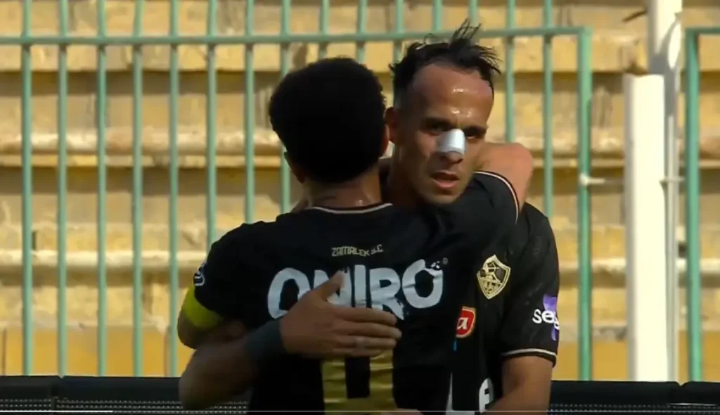 ناصر منسي وعمر جابر من الاحتفال بالهدف الأول في مباراة الزمالك ضد سيراميكا بالدوري المصري اليوم .. سجله منسي في الدقيقة 14