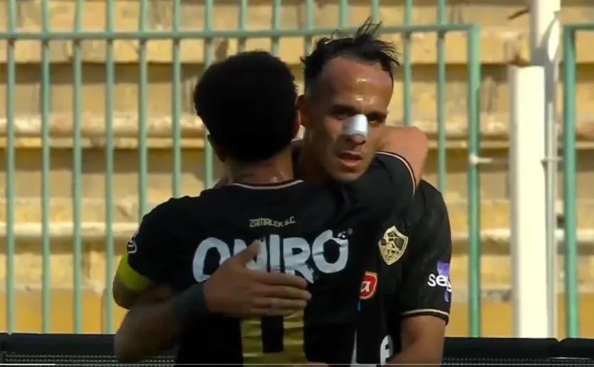 ناصر منسي وعمر جابر من الاحتفال بالهدف الأول في مباراة الزمالك ضد سيراميكا بالدوري المصري اليوم .. سجله منسي في الدقيقة 14
