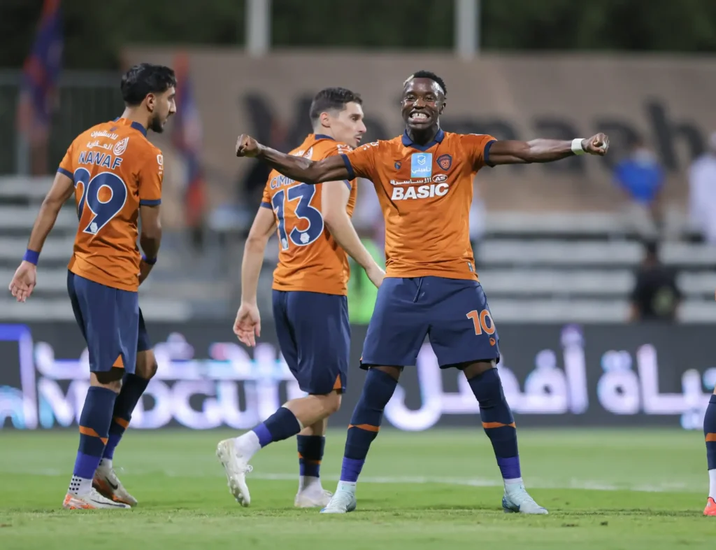 الفيحاء ضد الأخدود مباراة مصيرية اليوم للهروب من الهبوط في دوري روشن السعودي