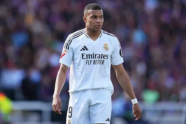 kylian mbappe of real madrid dur إنجاز تاريخي يلوح في الأفق.. مبابي على أعتاب معادلة رقم أسطوري في الليغا!