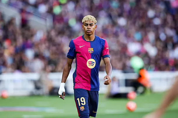 lamine yamal of fc barcelona dur 1 راتب خيالي .. تعرف على تفاصيل عقد لامين يامال الجديد مع برشلونة