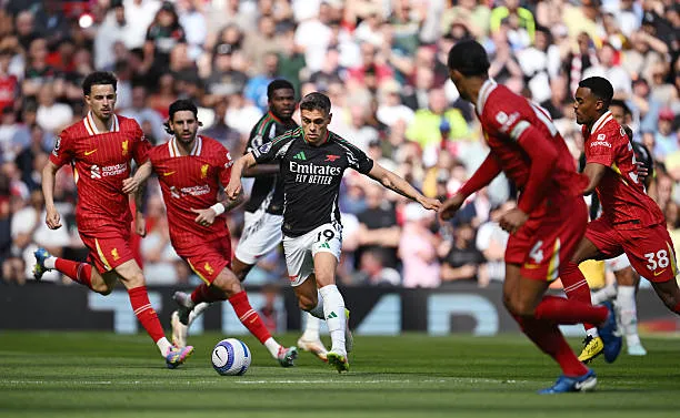 liverpool england leandro trossa مباراة ليفربول ضد آرسنال اليوم في الدوري الإنجليزي
