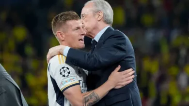 london england toni kroos of rea كروس يُفاجئ بيريز: تجاهلوا فيرتز.. هذا نجم الوسط الذي يحتاجه ريال مدريد!