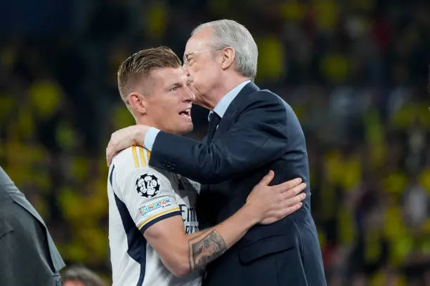 london england toni kroos of rea كروس يُفاجئ بيريز: تجاهلوا فيرتز.. هذا نجم الوسط الذي يحتاجه ريال مدريد!