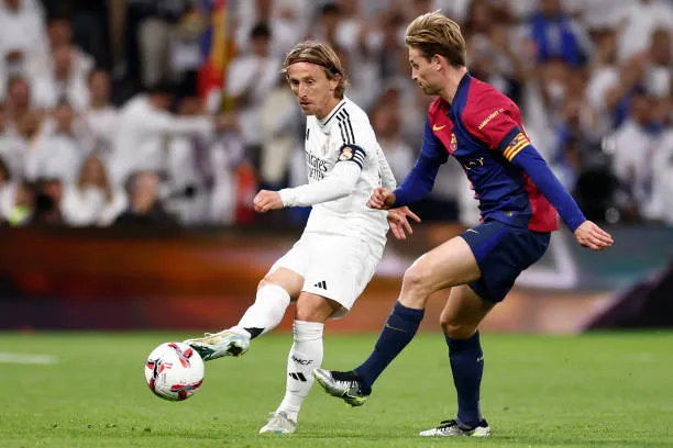 madrid spain luka modric player انفجار مرتقب في الميركاتو.. لوكا مودريتش ينضم الى لاعبي برشلونة!