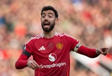 manchester england bruno fernand 2 مانشستر يونايتد يستضيف أستون فيلا في ختام موسم كارثي على ملعب أولد ترافورد