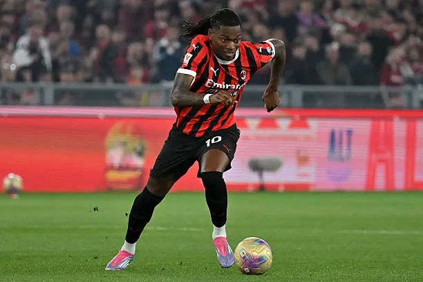 the milan player rafael leao dur ميلان يصطدم بمونزا في ختام مؤلم لموسمه في الدوري الإيطالي!