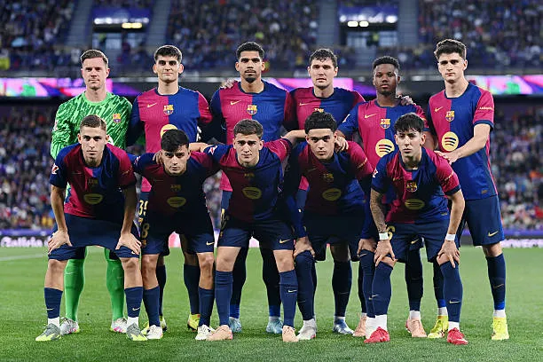 valladolid spain teamphoto stand صدمة في برشلونة.. نجم الفريق يحسم قراره بالرحيل بعد نهاية الموسم!