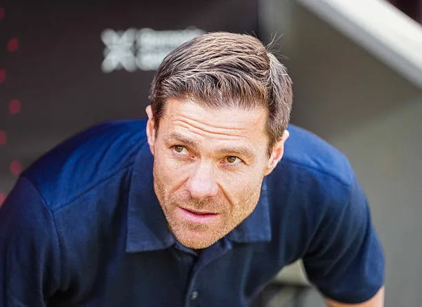 xabi alonso of bayer 04 leverkus أول تحرك من ألونسو يُفاجئ الجميع.. خطة عاجلة لمنع رحيل موهبة الكاستيا!