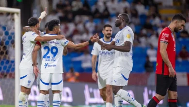 احتفال سالم الدوسري بهدفه في مباراة الهلال ضد الرائد في دوري روشن السعودي