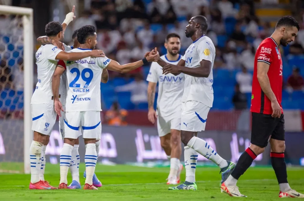 الهلال يقسو على الرائد بخماسية ويواصل ملاحقة الاتحاد