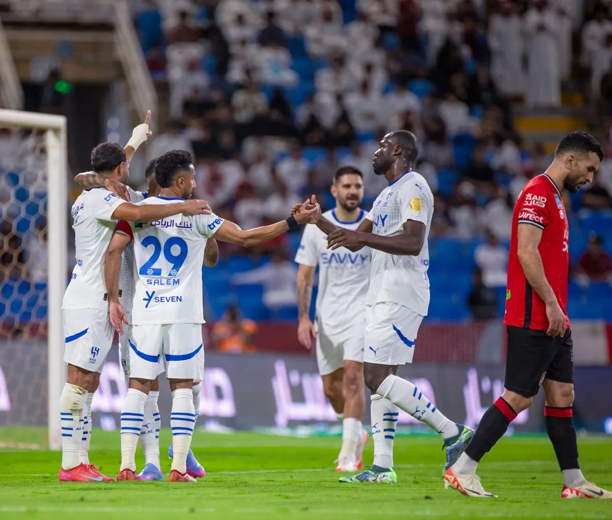 احتفال سالم الدوسري بهدفه في مباراة الهلال ضد الرائد في دوري روشن السعودي