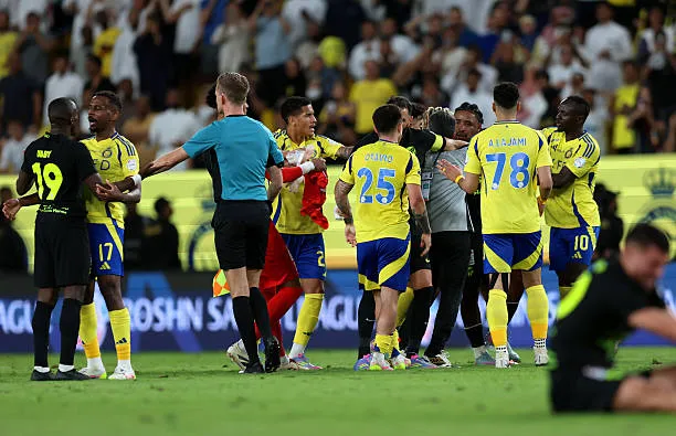 اشتباكات بين لاعبين النصر والاتحاد