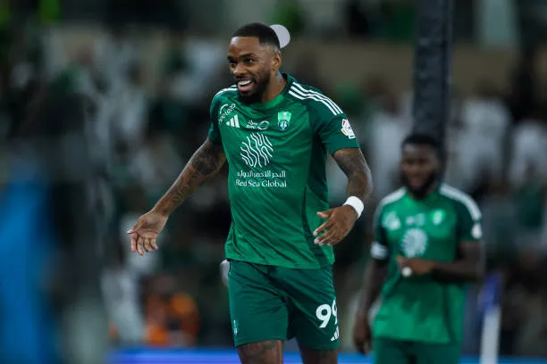 ايفان توني لاعب الأهلي السعودي في مواجهة التعاون في دوري روشن السعودي