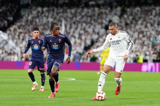 كيليان مبابي لاعب ريال مدريد خلال مباراة ريال مدريد ضد سيلتا فيجو في الدوري الاسباني