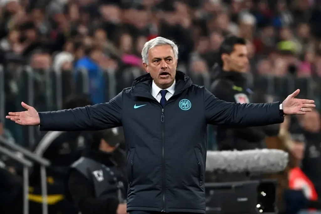 بعد الهزيمة الكارثية أمام باريس .. مورينيو يقترب من تدريب إنتر ميلان