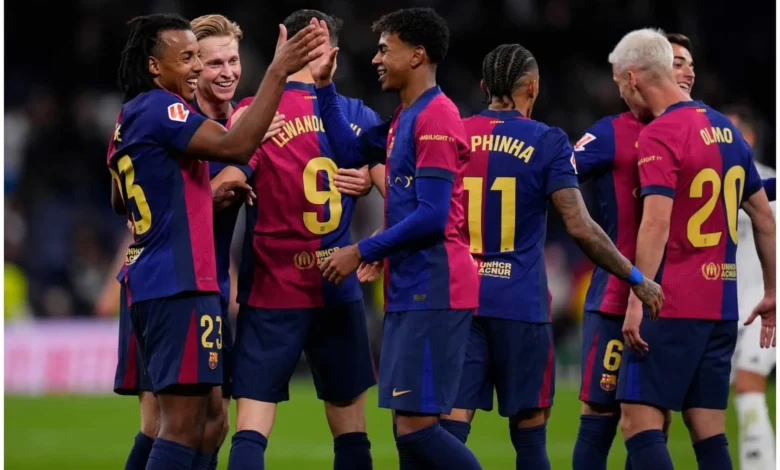 لاعبي برشلونة الإسباني