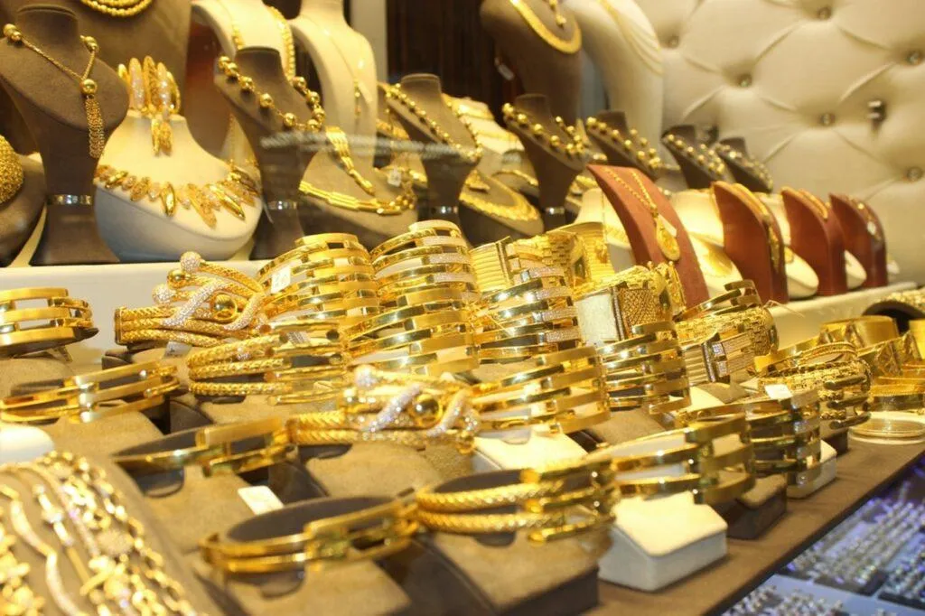 الذهب داينزل بالسوق.. أسعار الذهب اليوم في العراق مقابل الدينار