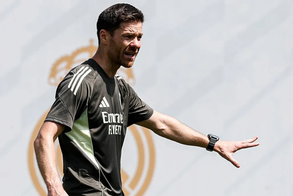 أزمة دفاعية تضرب ريال مدريد.. وألونسو يغامر بالشباب في المونديال!