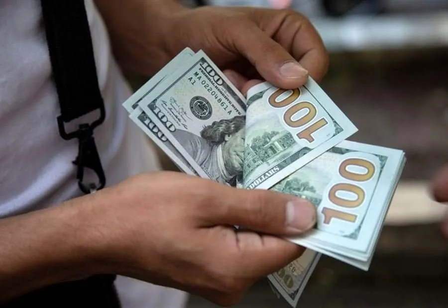 سعر الدولار اليوم في مصر .. صعود جديد في البنوك والصرافة