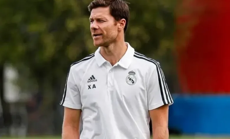 تشابي ألونسو يُفاجئ الجميع .. نجم غير متوقع سيكون ركيزة أساسية في ريال مدريد!