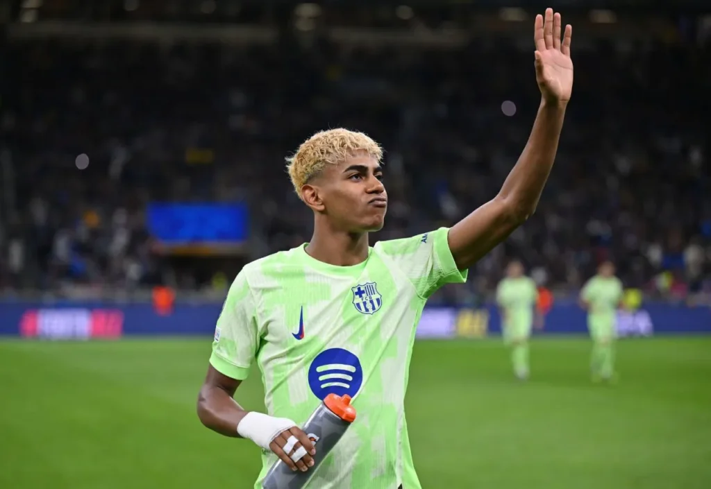 راؤول يثير الجدل بتصريح ناري .. لامين يامال لن يتوّج بالكرة الشاطئية!