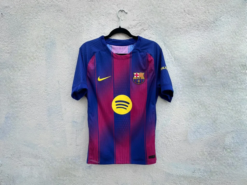 موعد طرح قميص برشلونة الحديد 2025-2026