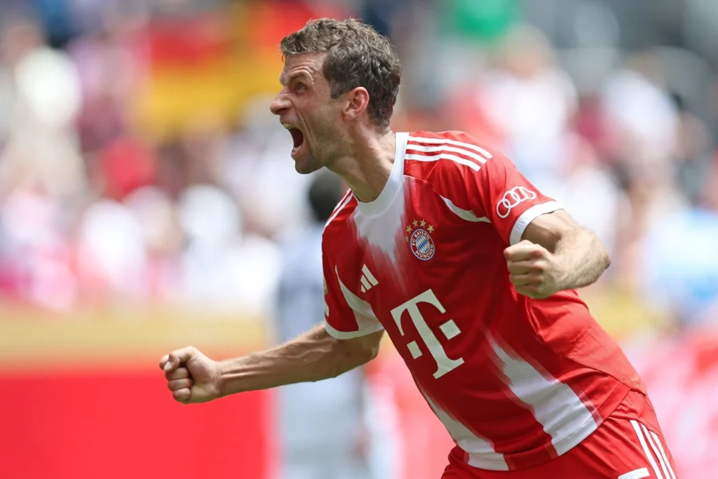 توماس مولر من احتفاله في مباراة بايرن ميونخ ضد أوكلاند سيتي 10-0 في كأس العالم للأندية 2025