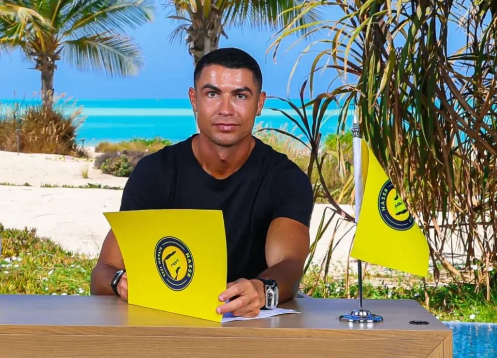 GuX5dFVXgAA3190 scaled e1750952816920 رسميًا: النصر يُعلن تجديد عقد كريستيانو رونالدو لموسمين إضافيين