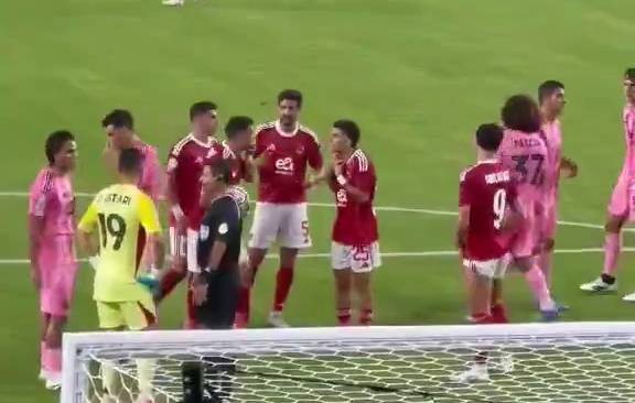خناقة زيزو و تريزيجيه على من يسدد ركلة الجزاء