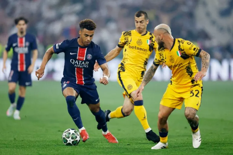 "النحس" الإيطالي يمنح باريس لقبه الأوروبي الأول