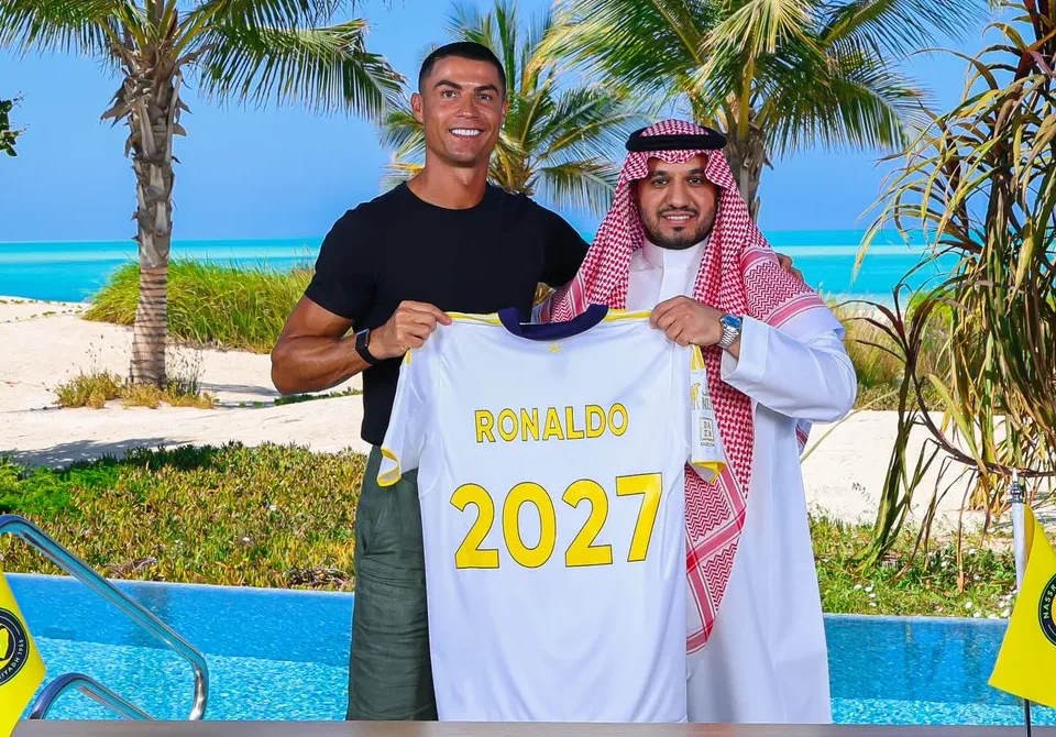 كريستيانو رونالدو يجدد عقده مع النصر السعودي