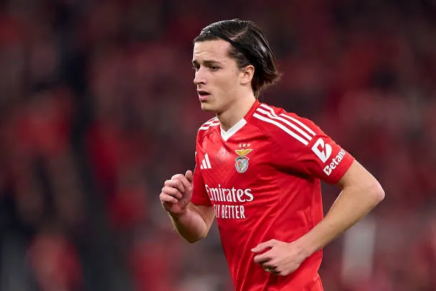 alvaro carreras of sl benfica lo ريال مدريد يواجه أزمة في ضم ألفارو كاريراس.. الصفقة مهددة بالفشل