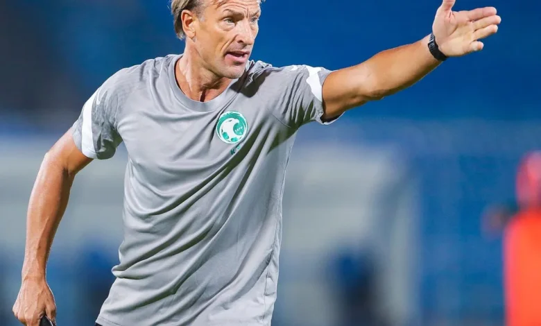 صدمة في الأخضر.. رينارد يستبعد أحد أهم لاعبي المنتخب قبل المواجهة المصيرية مع البحرين