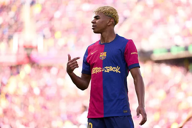 barcelona spain lamine yamal of 7 نجم ليفربول يصدم لامين يامال بتصريح مثير حول الكرة الذهبية