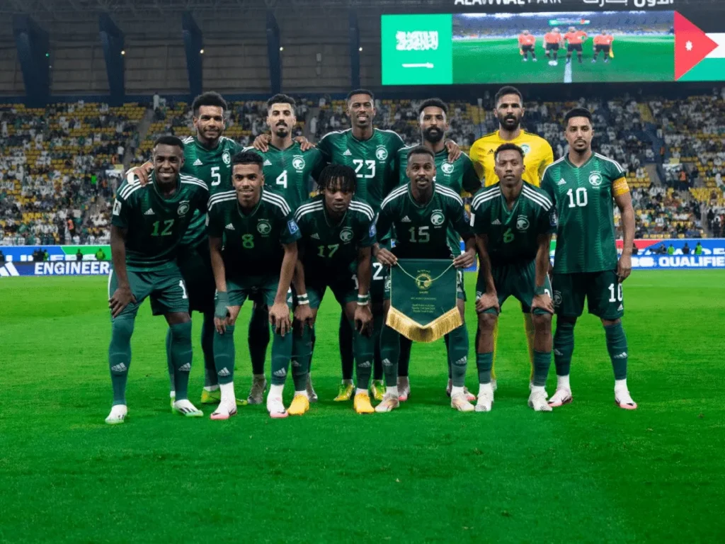 هل يخسر المنتخب السعودي أحد أوراقه الدفاعية أمام البحرين في تصفيات كأس العالم؟