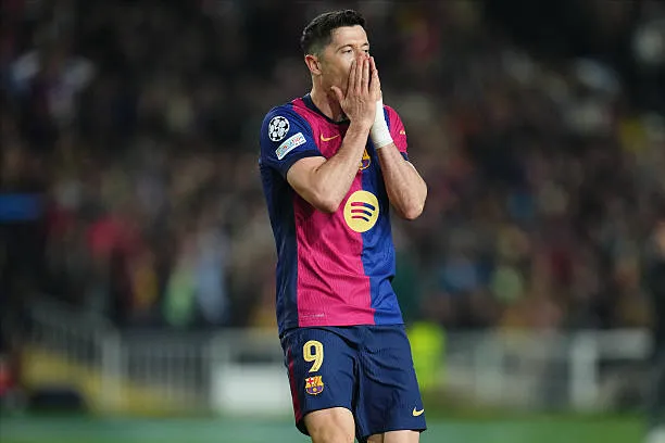 robert lewandowski of fc barcelo 1 مفاجأة.. يويفا يهدد بإقصاء برشلونة من دوري أبطال أوروبا!