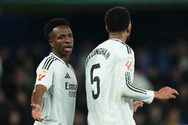 vinicius junior and jude belling صدام داخل ريال مدريد.. تشابي ألونسو يسعى لحل الخلاف بين بيلينغهام وفينيسيوس!