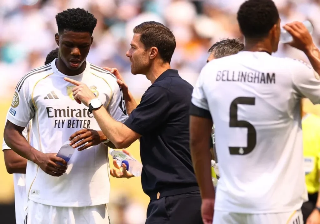 xabi alonso tchouameni RQg4kt8li تشابي ألونسو يفاجئ تشواميني بقرار حاسم قبل بداية الموسم الجديد!