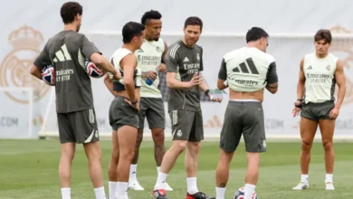 تشابي ألونسو ولاعبي ريال مدريد من التدريبات استعدادًا لمواجهة الهلال السعودي في الجولة الأولي من كأس العالم للأندية 2025