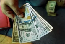 الدولار يربك حسابات الصيرفات.. سعر صرف جديد اليوم في العراق!