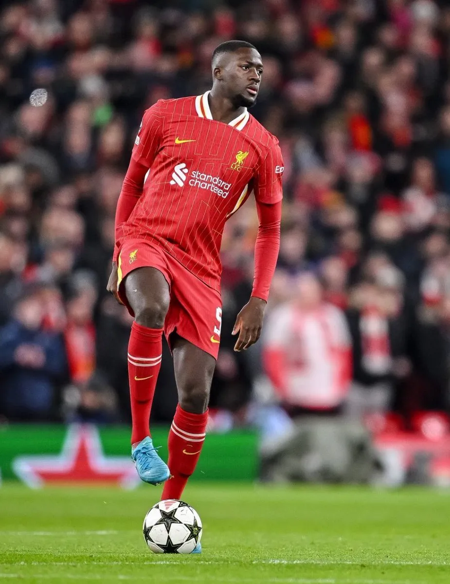 إبراهيما كوناتي لاعب ليفربول