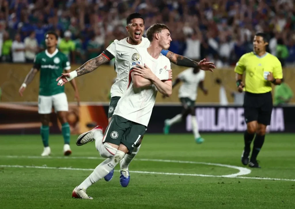 كول بالمر يحتفل بعد تسجيله هدف لصالح تشيلسي ضد بالميراس في كأس العالم للأندية 2025